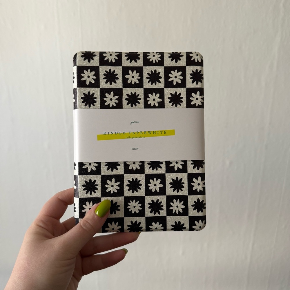 Page Black & White Daisy Dukes Kindle Paperwhite Case